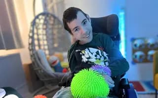 20-ročný Marek potrebuje našu pomoc, aby zvládal každý nový deň